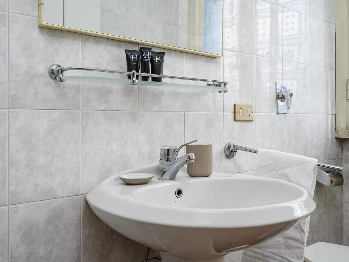 Classbnb - Appartamento A 200 Metri Dalla Metro Pagano Milano 0*,  Italia